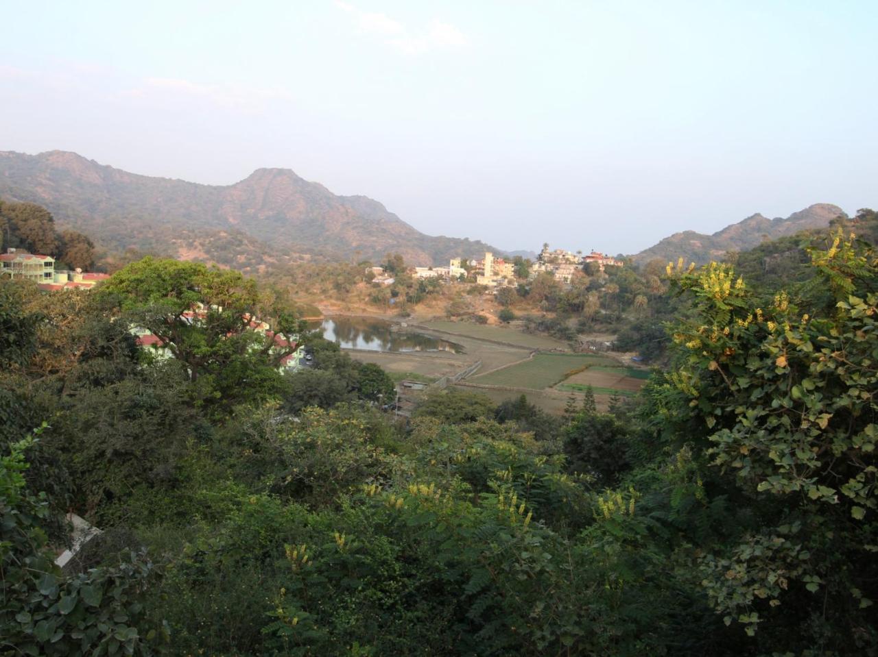 Oyo 23448 Home Spacious Mountain View Studio Mount Abu Esterno foto